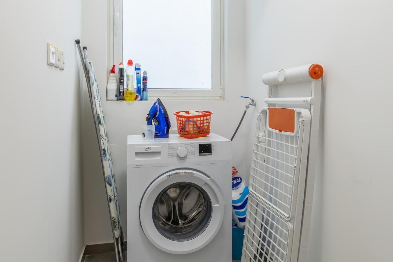 3 Bedroom Apartment - Walking Distance From Airport Gudja Exteriör bild